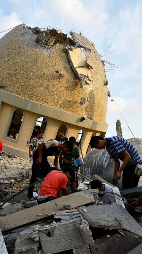 Serangan Brutal Israel Tewaskan 900 Warga Gaza, Sebagian Besar Anak-Anak dan Perempuan