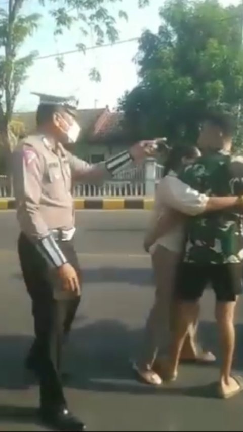 Viral Anggota TNI Nyaris Adu Jotos dengan Polisi, Emosi Ditegur Akibat Tak Pakai Helm