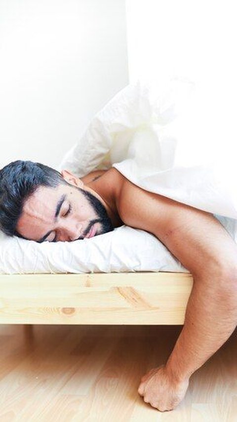 7 Manfaat Tidur Telanjang yang Harus Diketahui, Tapi Ini Hukumnya Dalam Islam