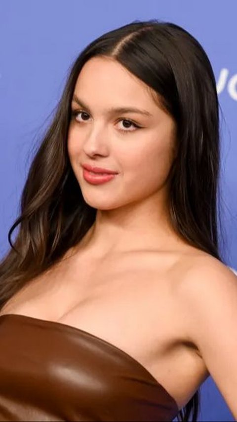 How Olivia Rodrigo Keeps Healthy While on a World Tour: Sleep for 14 Hours!