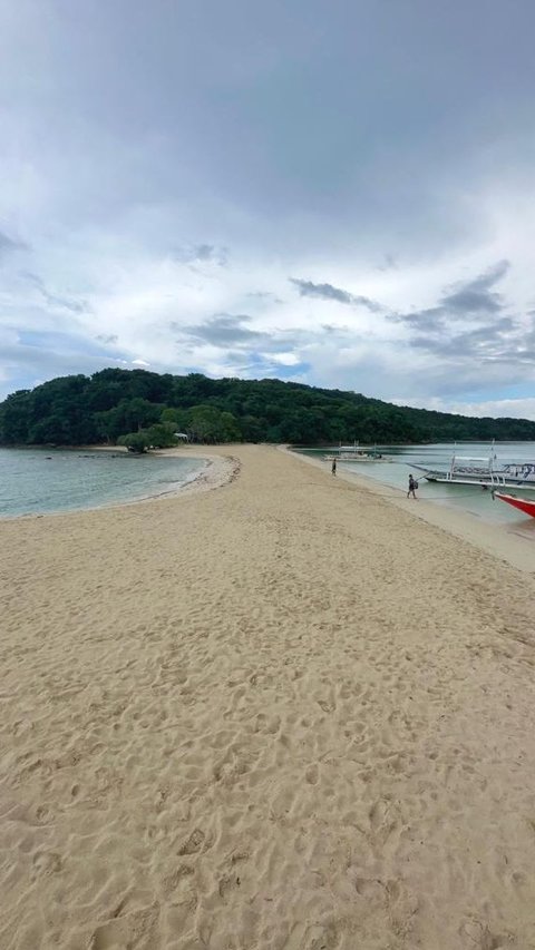 3 Rekomendasi Wisata Pantai di Pulau Coron, Pasirnya Putih Lembut Bagaikan Bedak