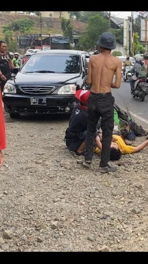 Kecelakaan di Depok, Driver Ojol dan Penumpang Masuk Kolong Mobil dan Terseret Sejauh 15 Meter