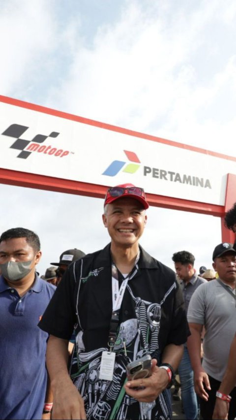 Nonton MotoGP di Sirkuit Mandalika, Ganjar 'Diserbu' Penonton untuk Berswafoto