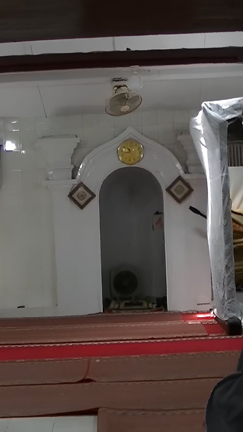 Mengunjungi Masjid Unik Dog Jumeneng Cirebon yang Berusia 500 Tahun, Muazinnya Ada 4