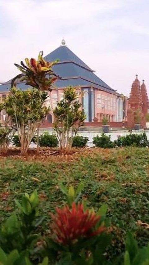 Megah dan Besar, Ini Potret Masjid Syarif Abdurrahman di Komplek Makam Sunan Gunung Jati yang Dibangun oleh Kasad Dudung