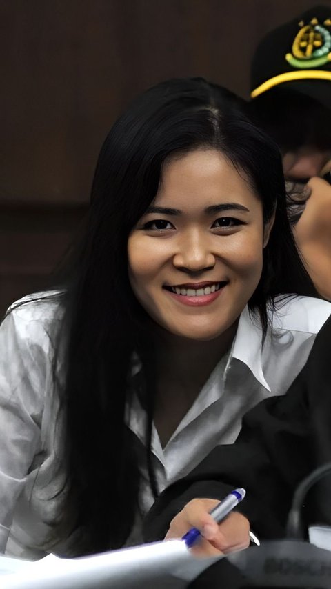 Bukan Psikopat Narsistik, Ternyata Ini Alasan Jessica Wongso Senyum-Senyum Saat Sidang