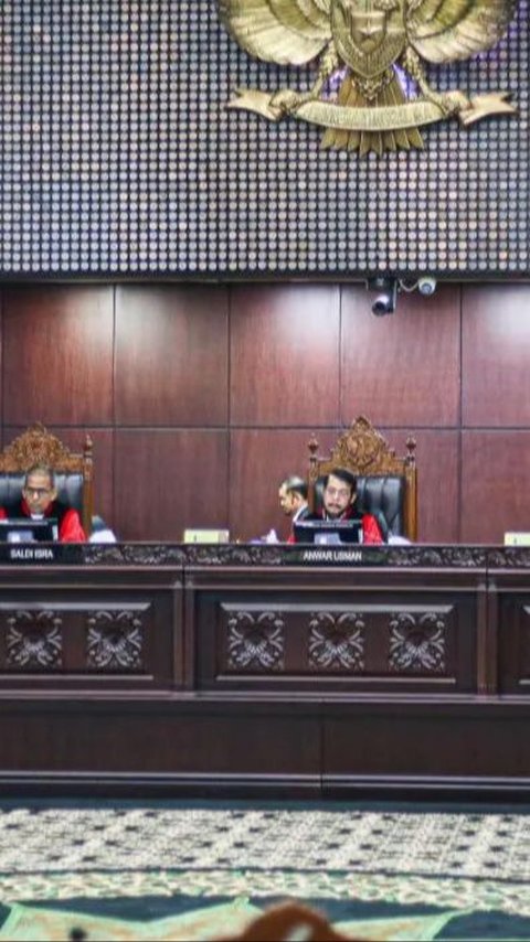 Profil Saldi Isra dan Arief Hidayat, Hakim MK yang Bongkar Keganjilan Putusan Kepala Daerah Bisa Maju Pilpres