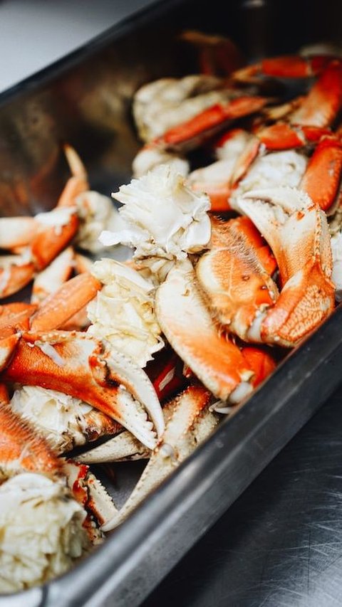 How To Cook Crab Legs: 2 Beginner-Friendly Recipes