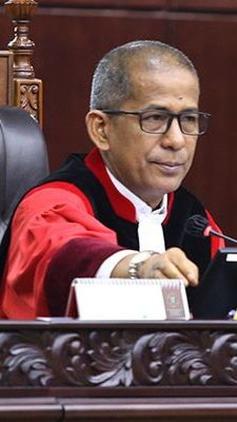 VIDEO: Hakim MK Saldi Isra Ungkap Peristiwa Aneh di Luar Nalar di Gugatan Batas Usia Capres