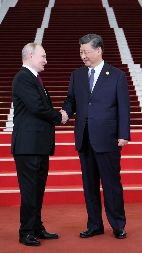 FOTO: Senyum Merekah Putin dan Xi Jinping Perlihatkan Persahabatan Mendalam di Beijing