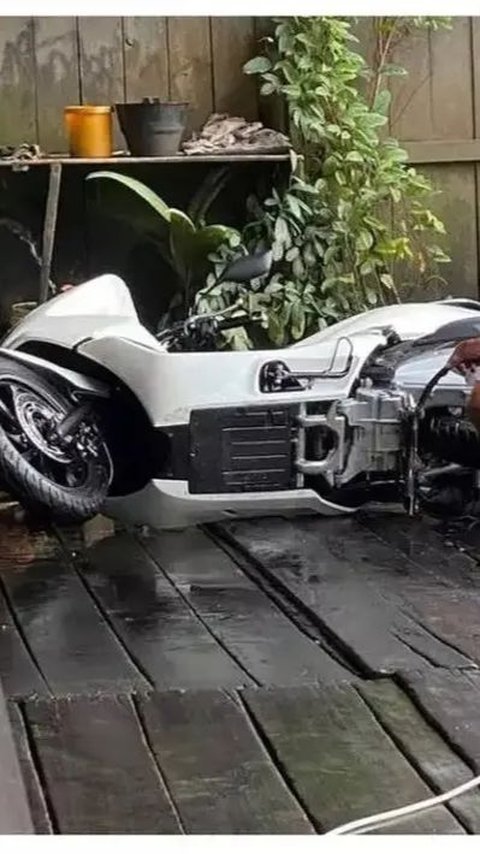 10 Potret Cuci Motor yang Kelewat Absurd, Bukannya Kinclong Tapi Bodi Baret Semua