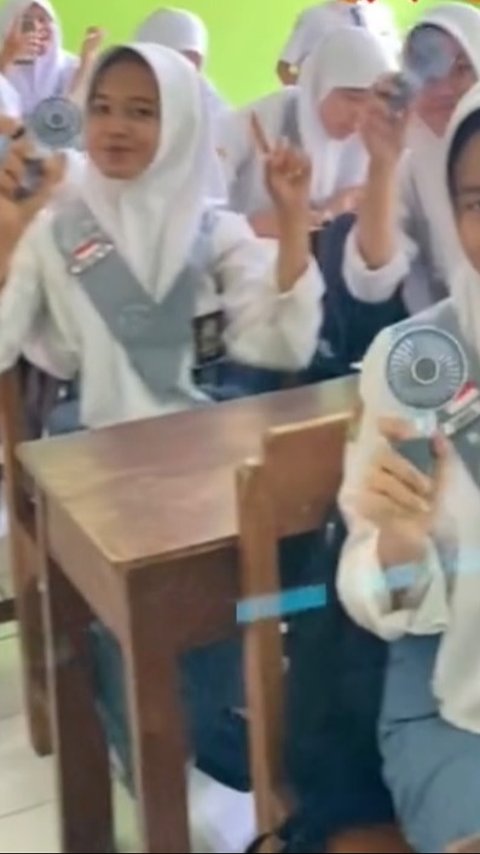 Cuaca Panas Menyengat, Aksi Bendahara Kelas Borong Kipas Angin Portabel untuk Murid Sekelas Ini Viral