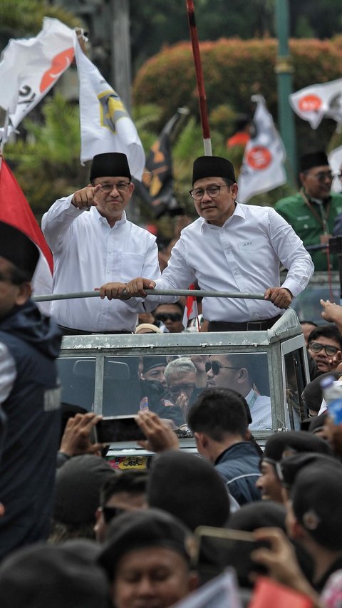 Secretary General of PDIP's Response During Anies-Cak Imin's Convoy Cheering AMIN President in Front of Megawati's Residence