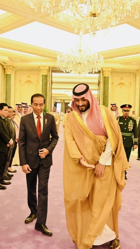 Momen Hangat Jokowi saat Bertemu Pangeran MBS di Istana Al-Yamamah
