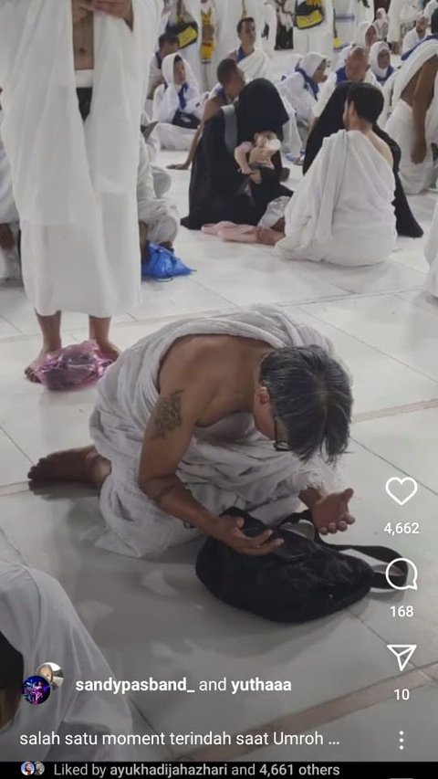 Momen Indah Personel Pas Band saat Umrah, Melihat Sahabat yang Mualaf Bersimpuh di Depan Kabah