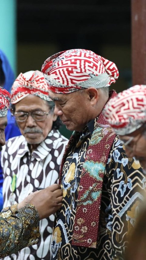 Menko PMK Terima Gelar Adat Raden Pangeran Anom dari Kasepuhan Majan