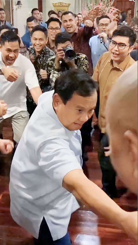Viral Video Pesta Ultah ke-72 Prabowo, Gaya Joget Jadi Sorotan