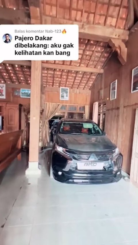 Rumah Boleh Berdinding Kayu, Pas Lihat Dalamnya Ada 3 Pajero Sport Keluaran Terbaru, Lihat nih Penampakannya