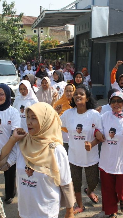 Antusias Ratusan Warga Pondok Kacang Bar Jalan Santai Bareng Relawan Prabowo