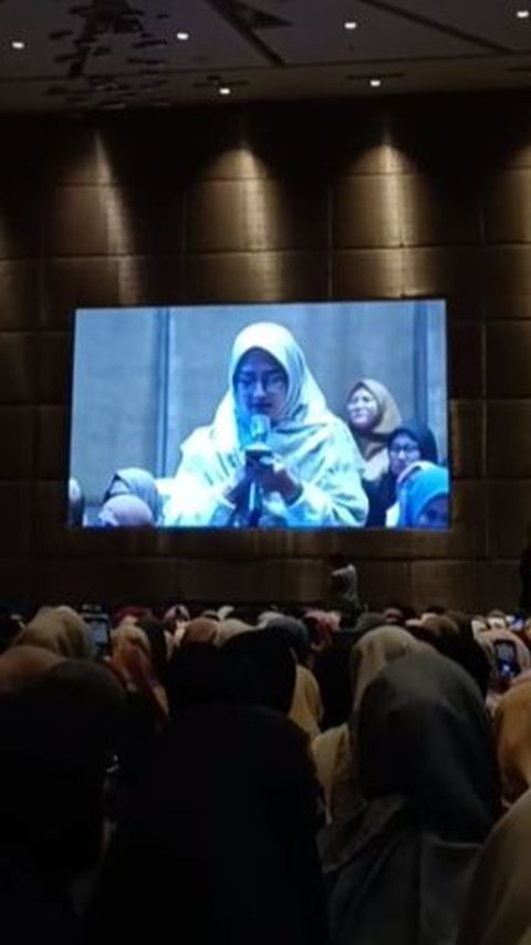 Curhat Pilu Wanita Bercerai Demi Mertua, Momen Bertanya dengan Ustaz Hanan Attaki Bikin Jemaah Terharu