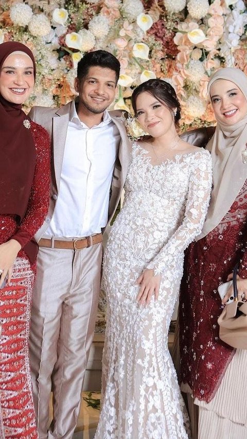 Potret Resepsi Pernikahan Adik Zaskia dan Shireen Sungkar, Sang Kakak Cantik dan Elegan Pakai Kebaya Merah