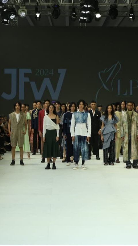 Jakarta Fashion Week 2024 Dibuka,  Tengok Koleksi Desainer di Tiap Generasi