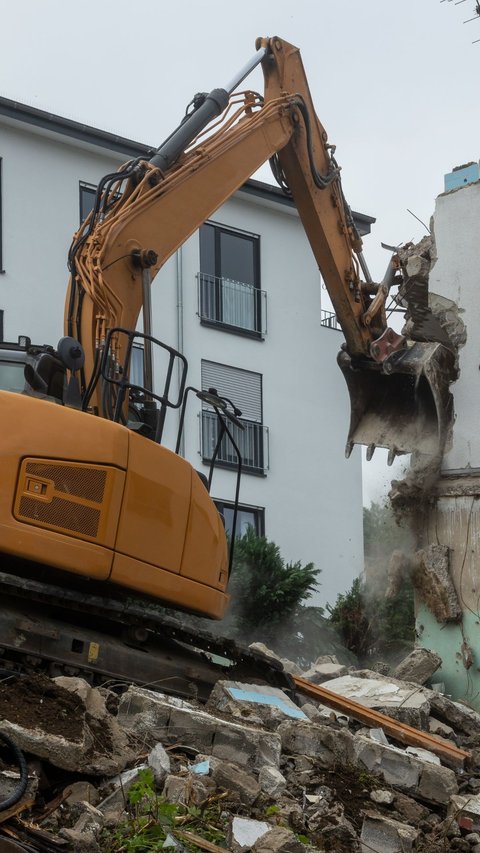 So Unfortunate! Return from Vacation and Suddenly the House is Flattened with the Ground, Turns Out to be a Wrong Address Eviction