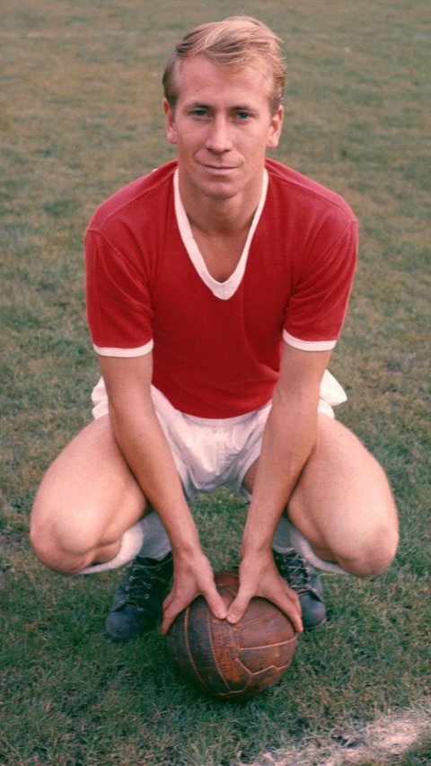 5 Facts About Sir Bobby Charlton, The Legend of Man United and England Team