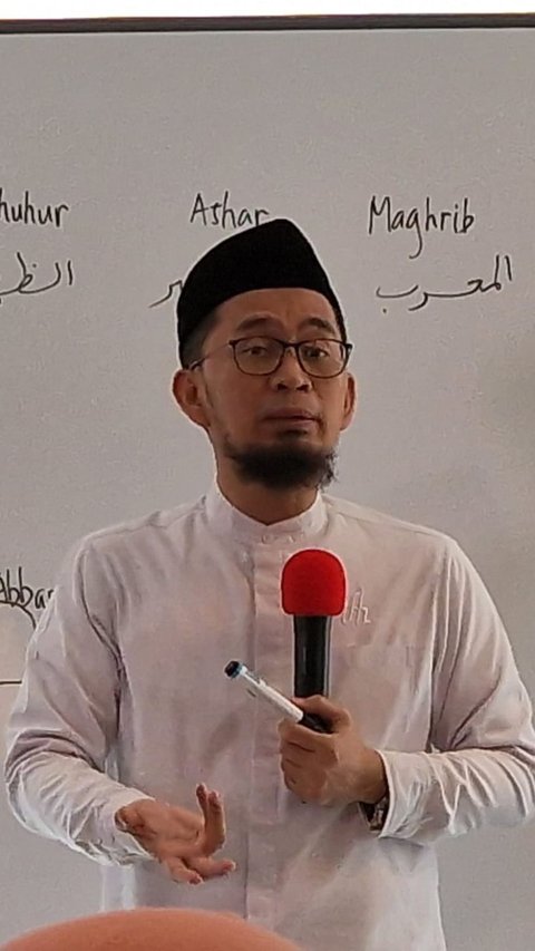 Momen Ustaz Adi Hidayat Setop Ceramah Hormati Ibadah Agama Hindu 'Puja Tri Sandya'