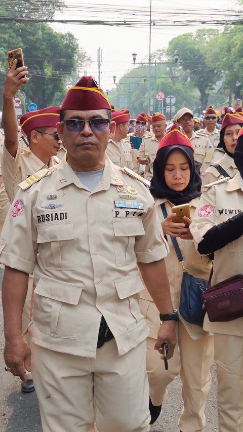 Militansi Pendukung Prabowo-Gibran, Rela Bolos Kerja demi Hadir di Depan KPU