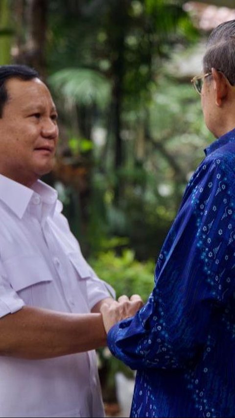 VIDEO: Prabowo Hormat Gagah Temui SBY Pagi-Pagi Jelang Daftar ke KPU Bareng Gibran