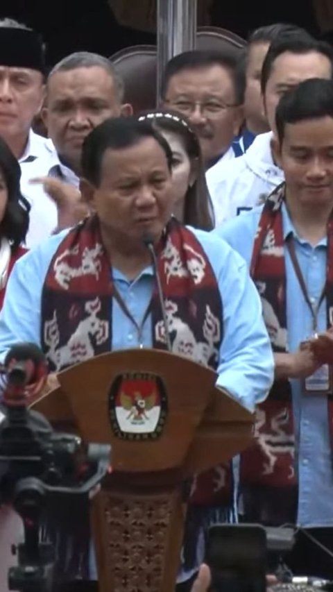 VIDEO: Penampakan Mobil Prabowo-Gibran Pakai Janur Kuning ke KPU, Mirip Rombongan Nikahan