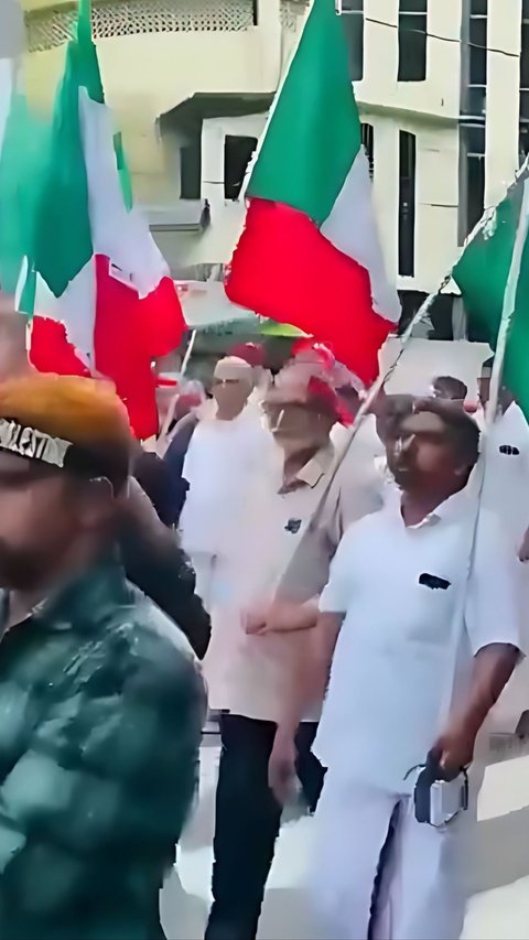 Facts of Viral Action Thousands of Indian Citizens Take to the Streets to Support Palestine But Bring the Wrong Italian Flag