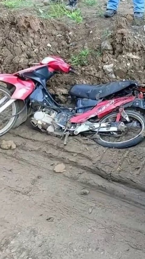 Penampakan Motor Suzuki Smash 'Geprek' Digiling Alat Berat, Netizen: Tinggal Disambelin