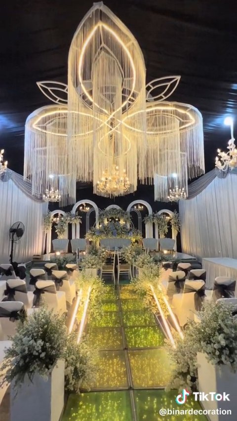 Portrait of Cassava Garden Transformed into a Super Luxurious Wedding Venue Like a Five-Star Hotel, Making Neighbors Envious and Astonished