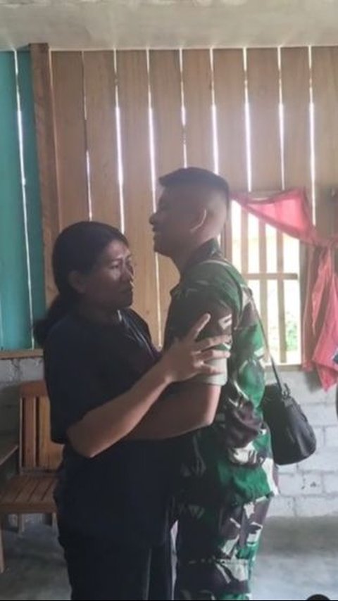 Momen Prajurit TNI Pulang ke Rumah Sederhananya, Disambut Tangis Haru Sampai Sang Ayah Beri Tamparan Sayang