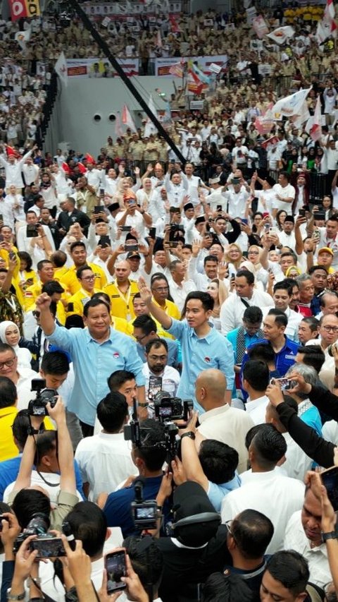 Makna Prabowo-Gibran Kerap Pakai Baju Warna Biru