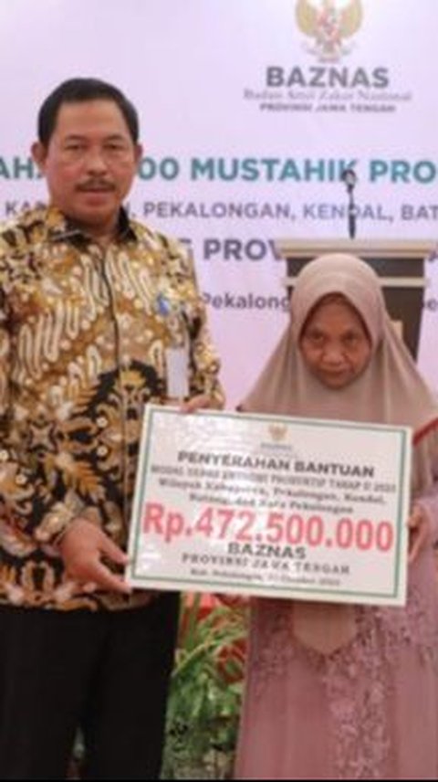 Percepat Atasi Kemiskinan, Pj Gubernur Jateng Serahkan Bantuan Modal Usaha Produktif