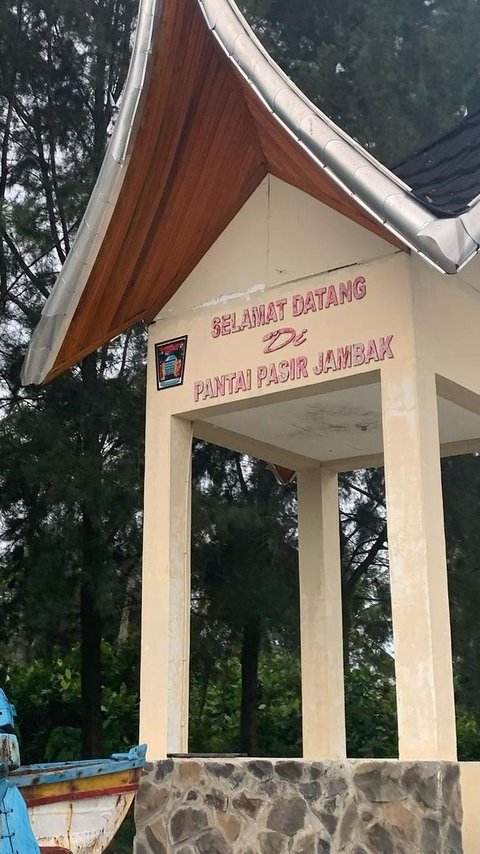 Mengunjungi Pantai Pasir Jambak, Menikmati Matahari Tenggelam saat Akhir Pekan di Padang