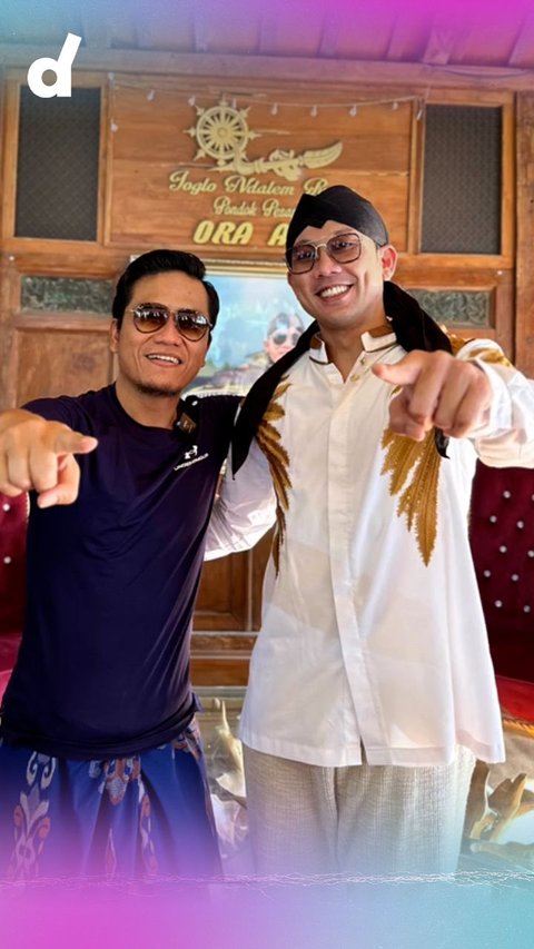 Denny Sumargo Comes to Gus Miftah's Pesantren Wearing Koko and Peci, Want to Login or Ngonten?