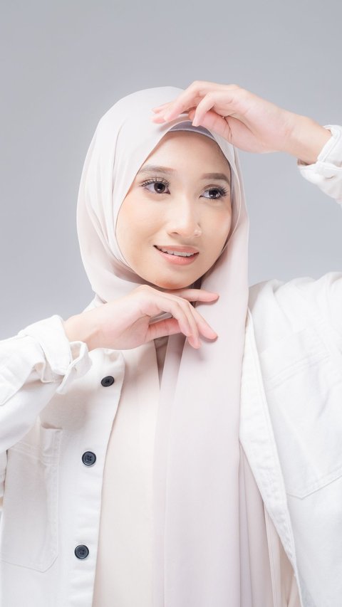 Tampil Simple tapi Stylish dengan 2 Tutorial Pashmina