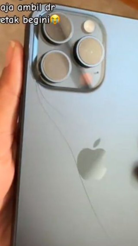 So Sad! Not Even a Day After Buying, This Woman's iPhone 15 Pro Max is Already Cracked