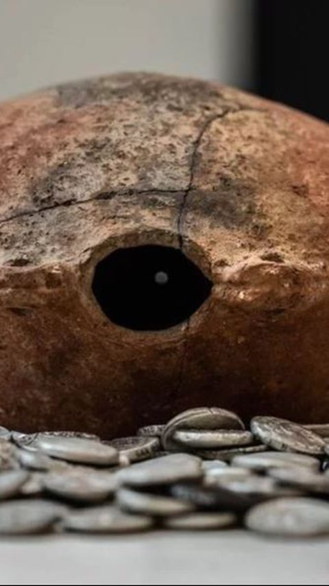 Harta Karun dari Zaman Pra-Islam Ditemukan di UEA, Beratnya 9 Kilogram dan Tersimpan Dalam Wadah Tembikar