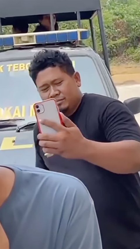 Viral Sopir Truk Video Call Tak Bolehkan Anak Masuk Polisi, Alasan Sering Jadi Korban