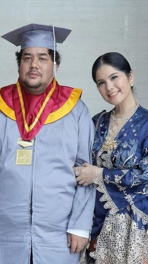 Kini Resmi Menyandang Gelar Magister Ilmu Komunikasi, 8 Potret Wisuda Adik Annisa Pohan, - Outfit AHY Ramai Disorot