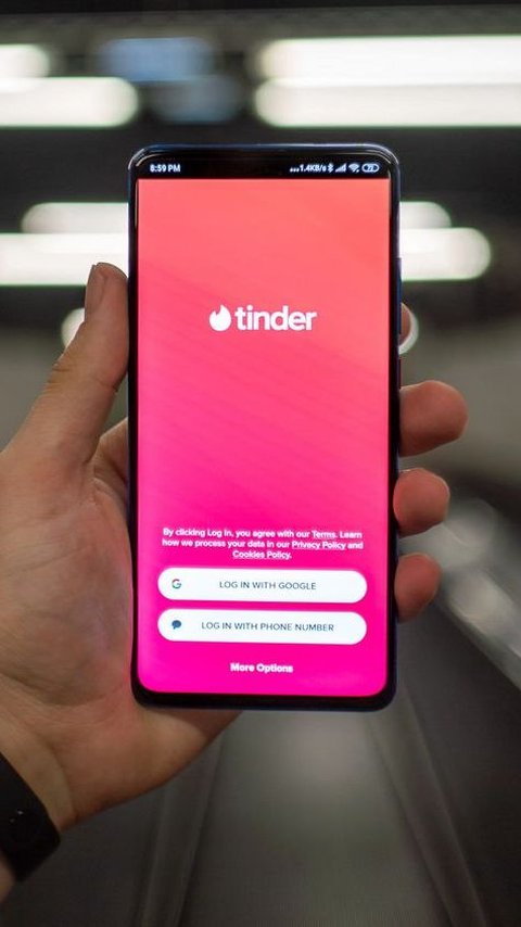 Tinder Lets Users Include Family and Friends in Matchmaking