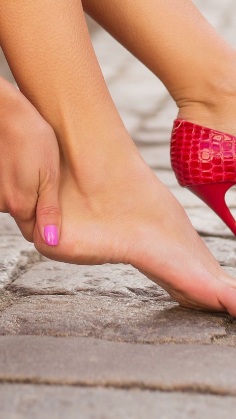 Cara Menghindari Lecet Akibat Sepatu Baru, Intip 10 Tips Efektifnya!