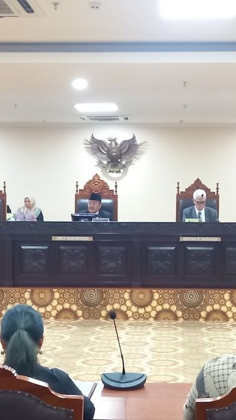 Sidang MKMK, Denny Indrayana Sebut Putusan Batas Usia Capres-Cawapres Mega Skandal Keluarga