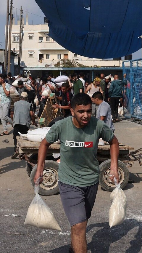 Warga Gaza Jebol Gudang Bantuan Kemanusiaan PBB, Rebutan Ambil Kebutuhan Pokok