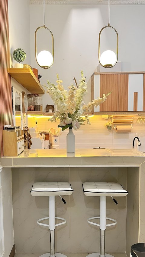 Bar-style Table Becomes a Cool Kitchen Divider, Can Be Replicated at Home